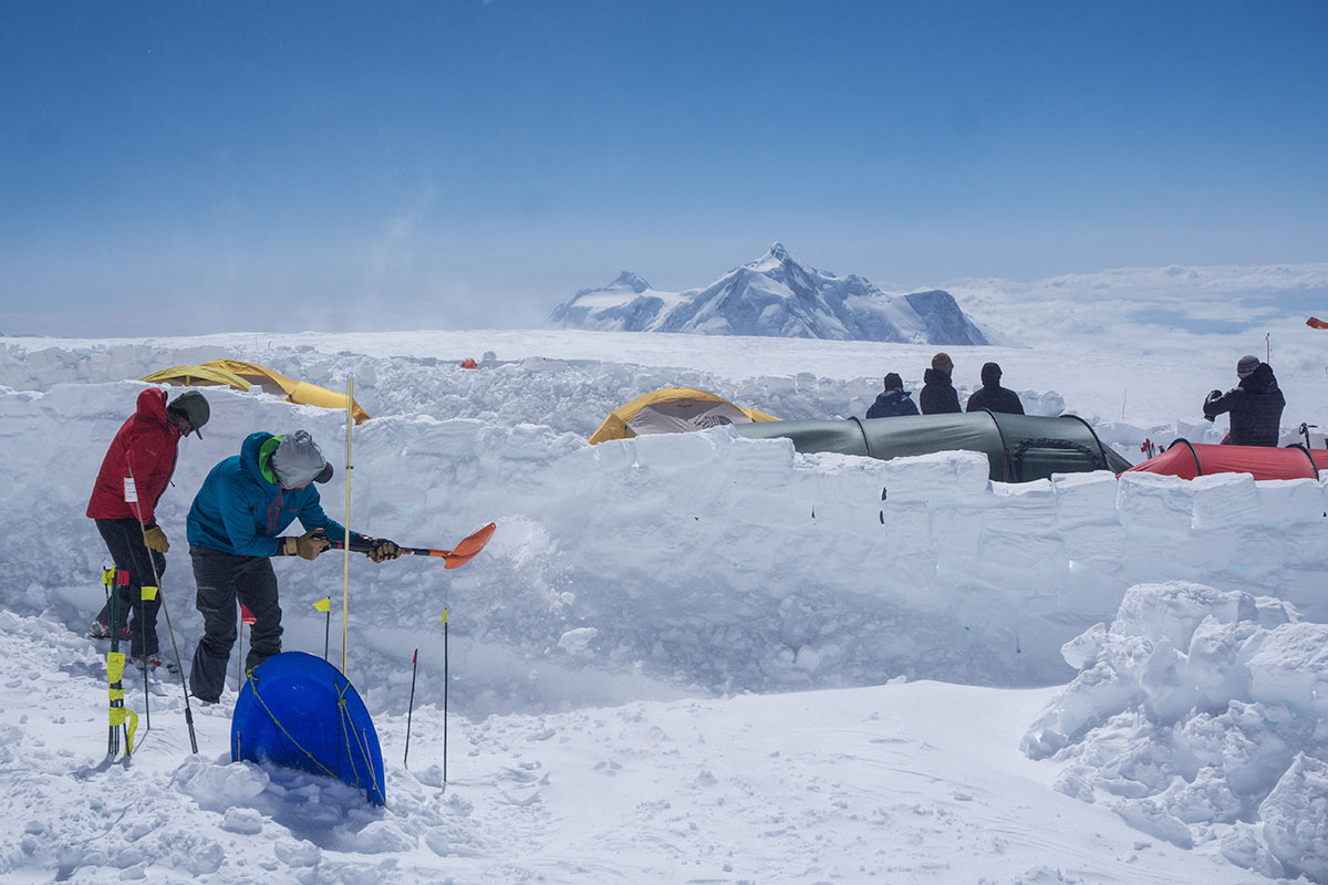 Setting up camp (4-season tents)